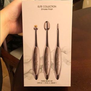 BRAND NEW Artis - 3 piece brush set
